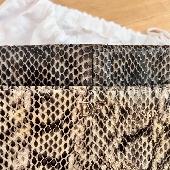 DVF clutch - Picture 4 of 9